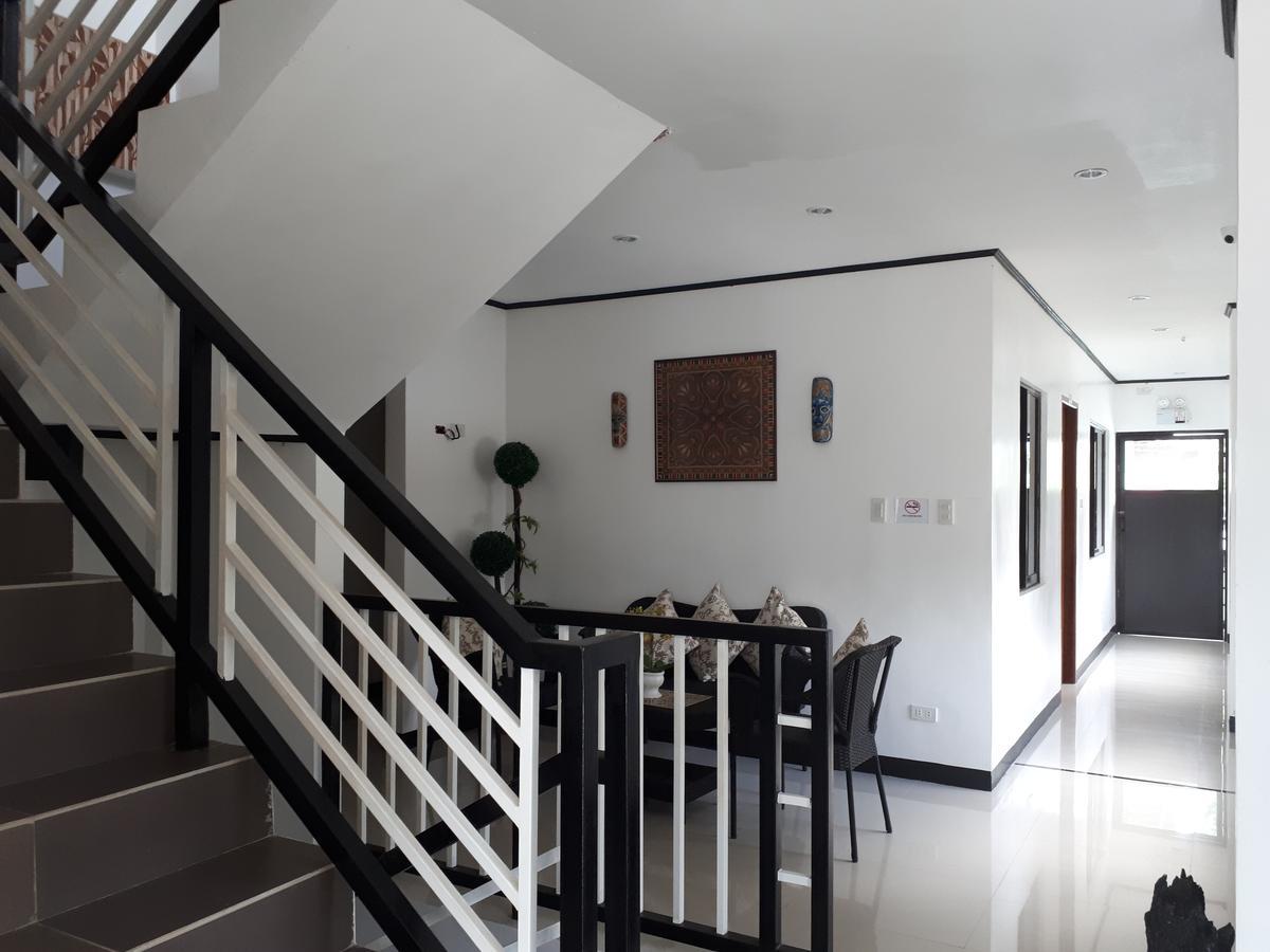 Kent Travellers' Inn Корон Екстериор снимка