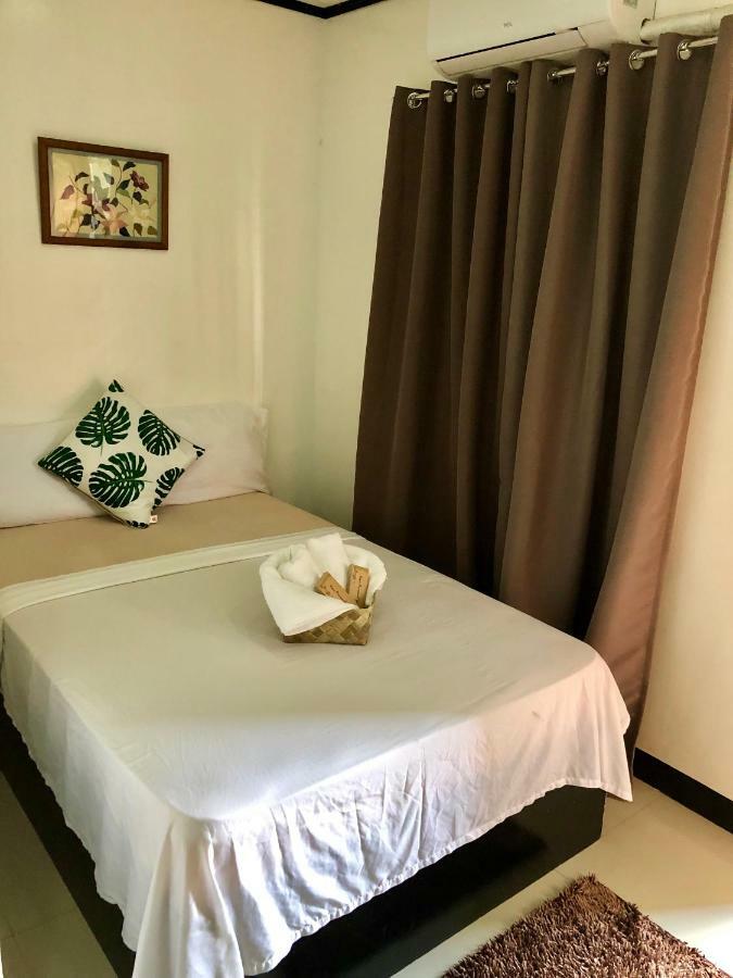 Kent Travellers' Inn Корон Екстериор снимка